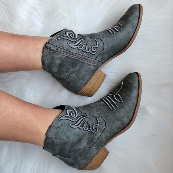 Ankle embroidered cowgirl booties - Picture 4 of 8